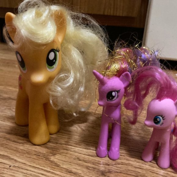 My Little Pony Crystal Rainbow Castle 2006  With Original Accessories (works) - Picture 3 of 9